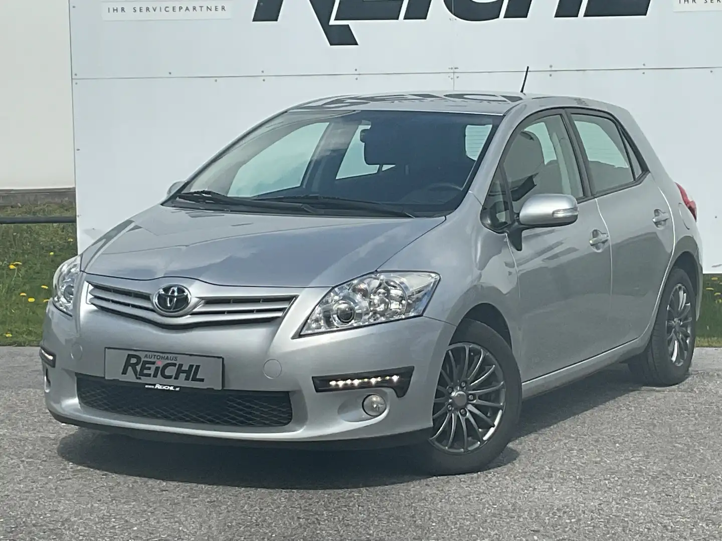 Toyota Auris 1,33 Dual-VVT-i High  - Klimaaut. - Parkpilot, Alu Silber - 2