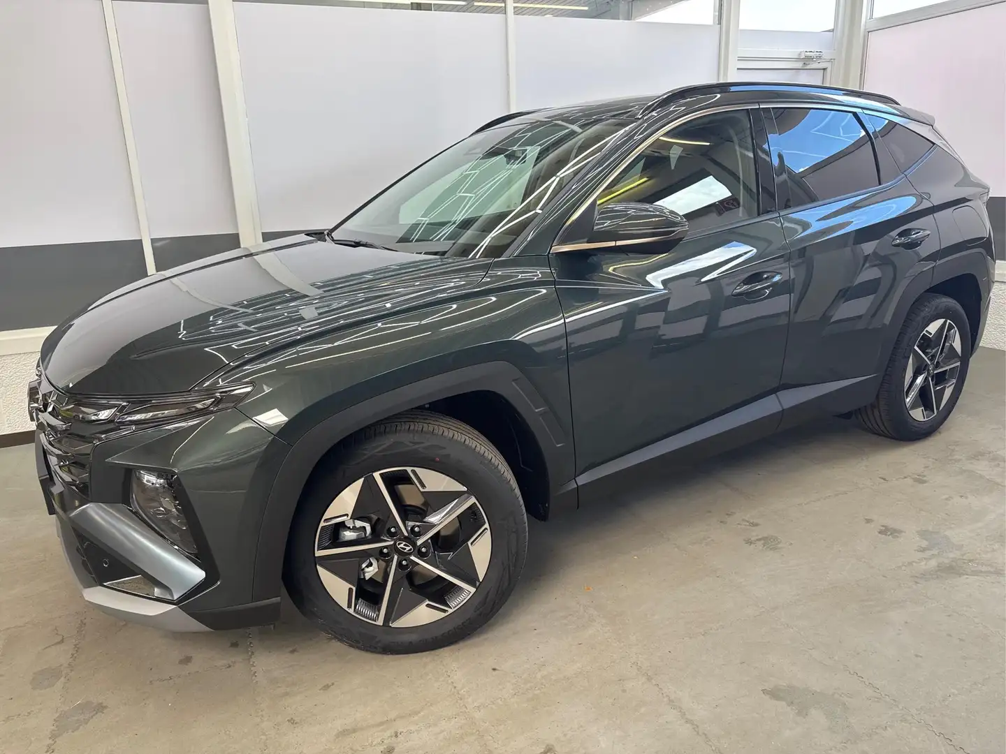 Hyundai TUCSON PREMIUM DCT ACC PANO SHZ v+h E-Shift 1.6 T-GDi ... Grün - 1