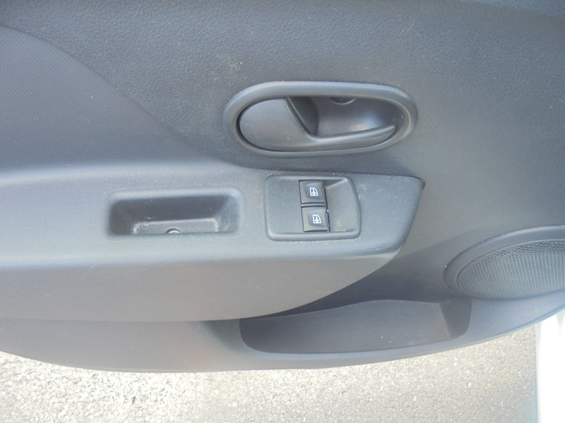 Dacia Sandero Essential,Klima — photo 12