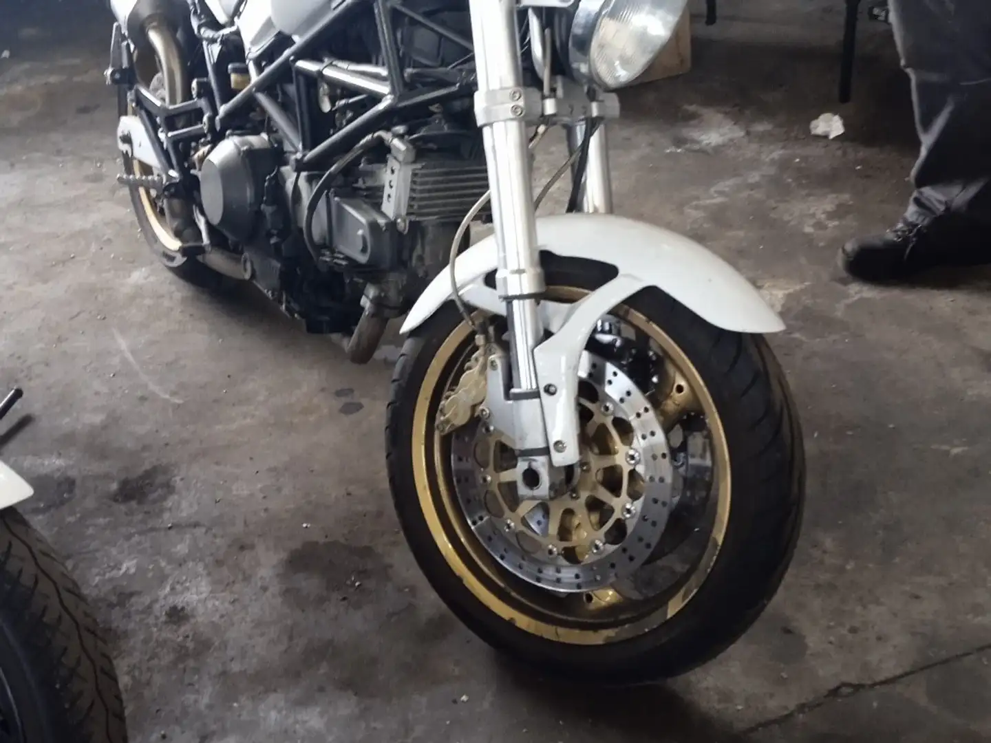 Ducati Monster 900 di serie White - 2