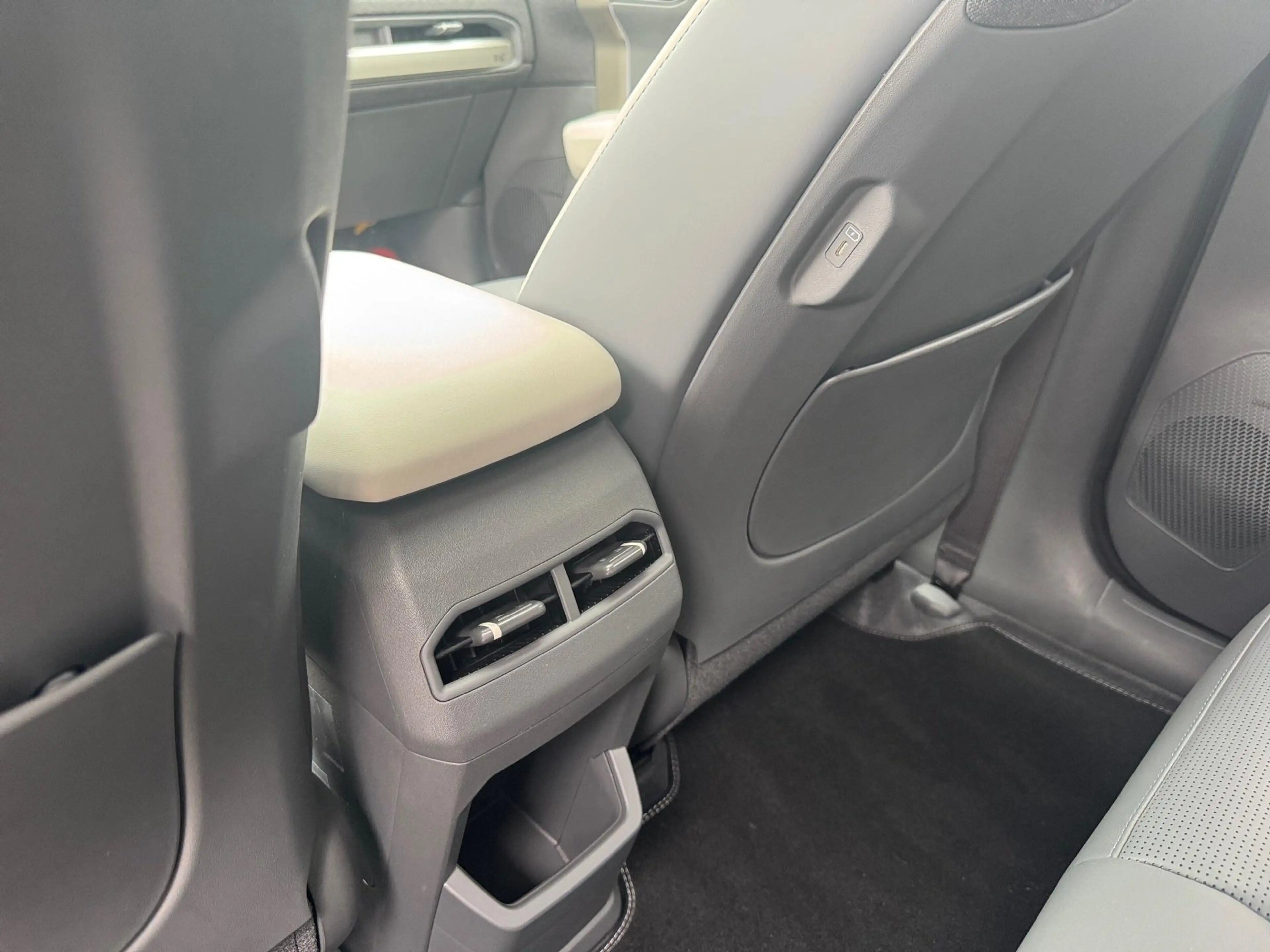 Kia EV3 81,4 kWh GT Line Full Option! — photo 22
