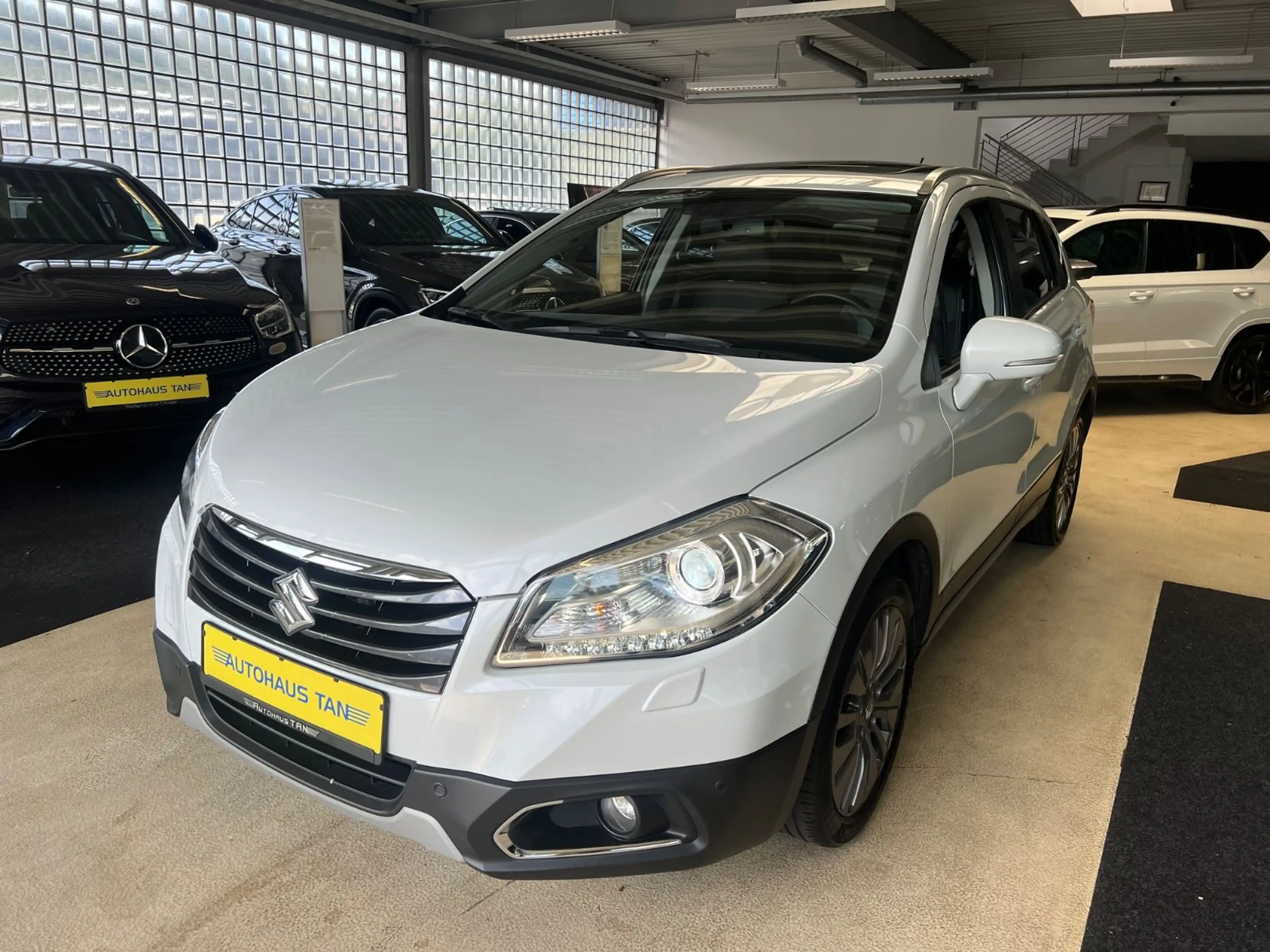 Suzuki SX4 S-Cross Comfort+ 4x4 *PANO*LEDER* — photo 3