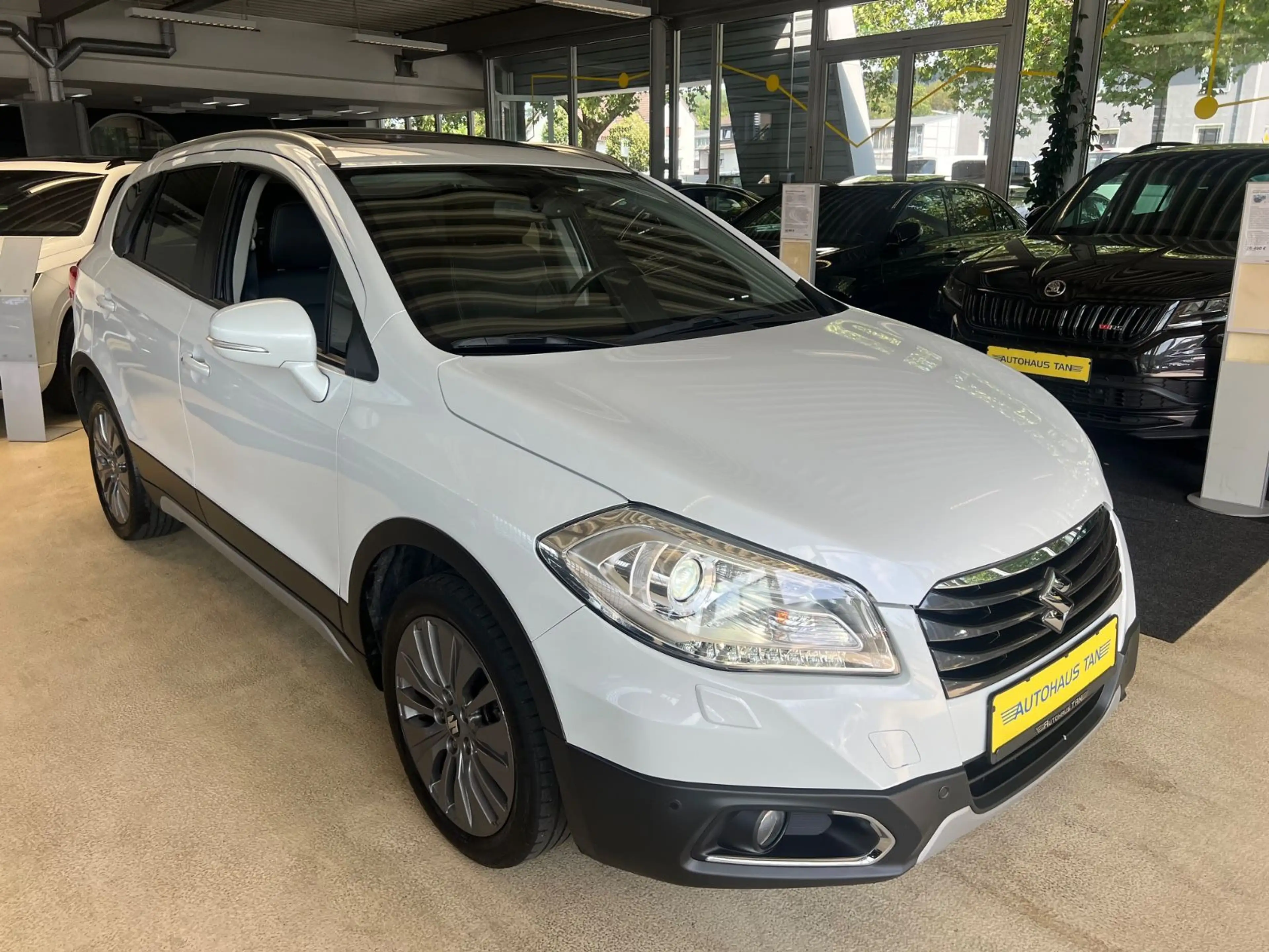 Suzuki SX4 S-Cross Comfort+ 4x4 *PANO*LEDER* — photo 9