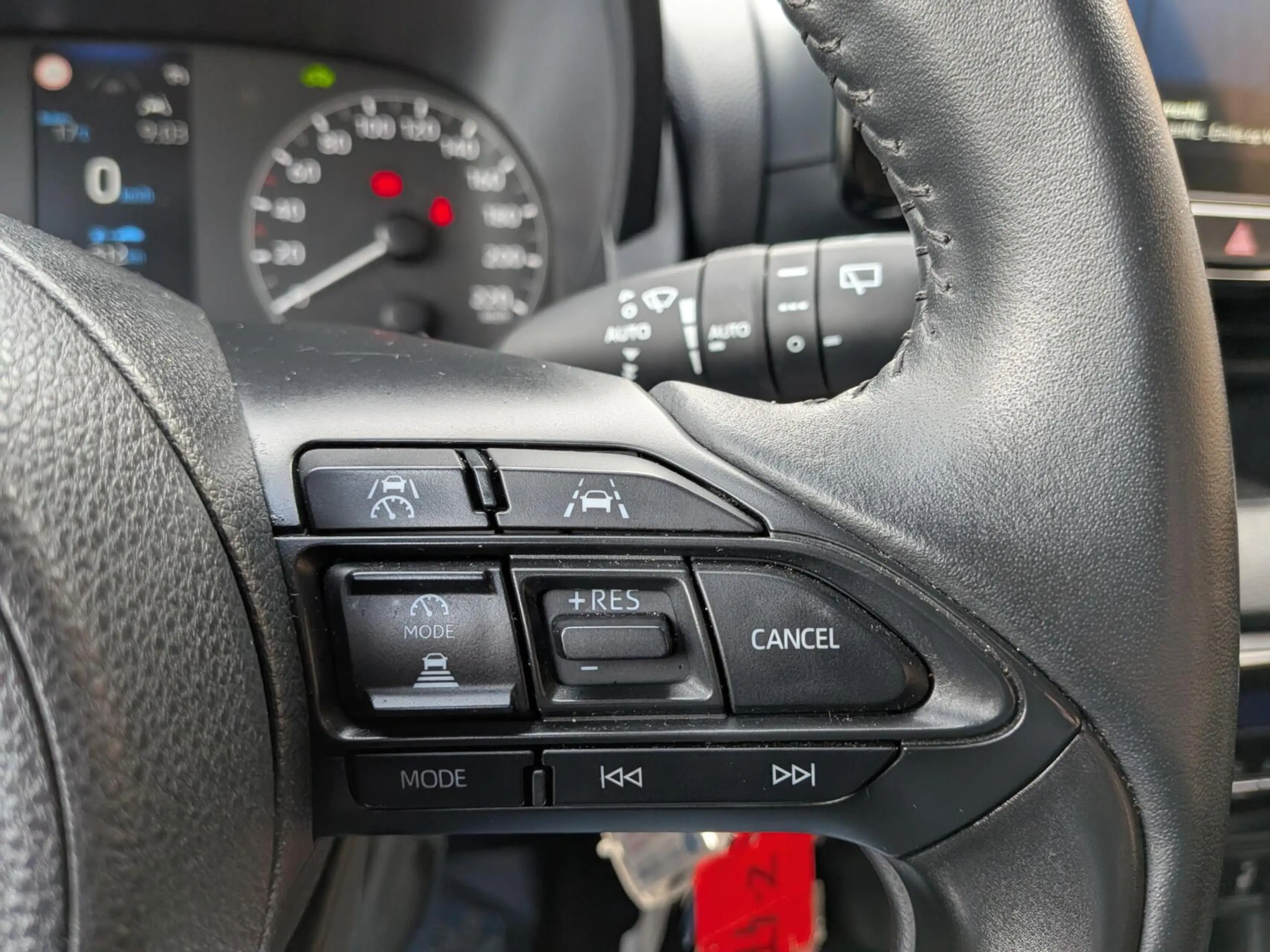 Mazda 2 Hybrid 1.5 Centre-line — photo 11