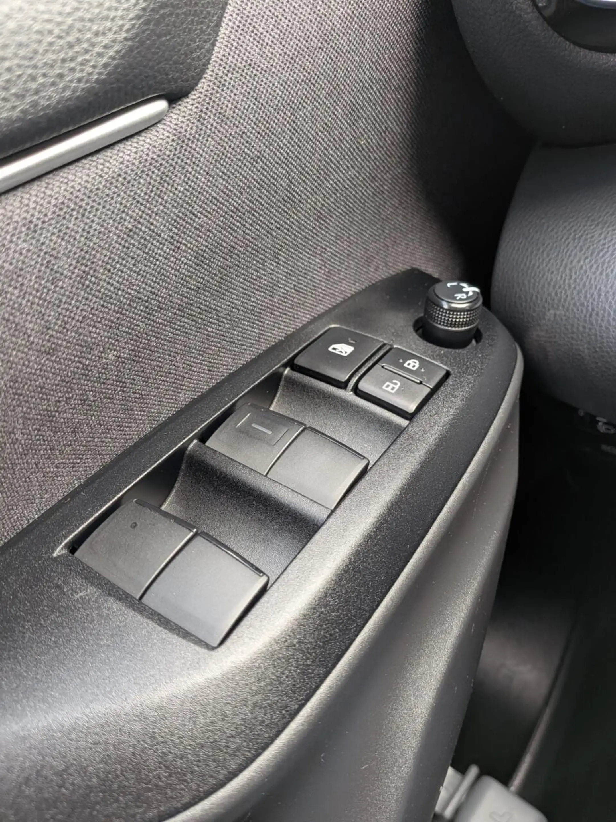 Mazda 2 Hybrid 1.5 Centre-line — photo 15