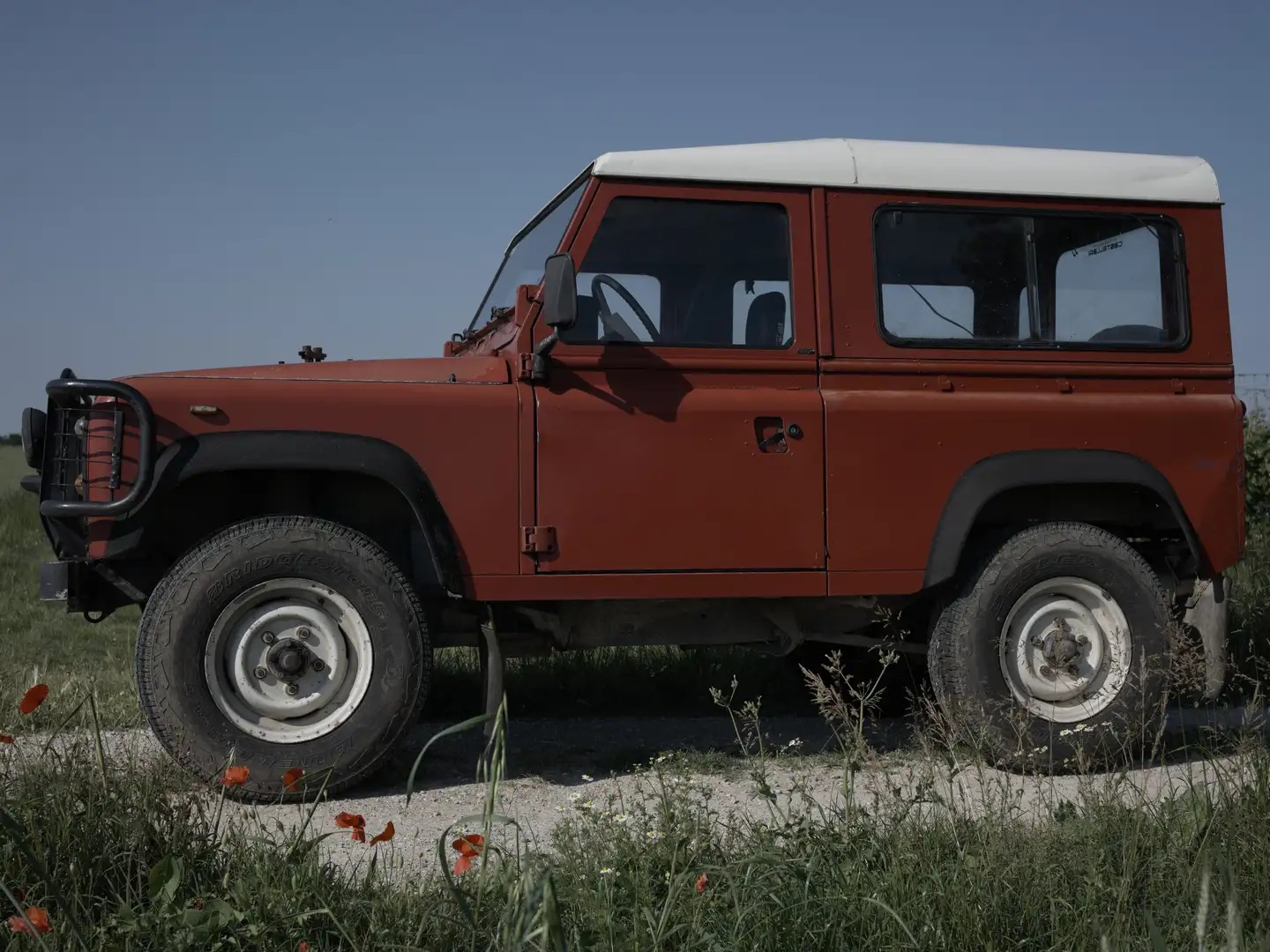 Land Rover Defender 90 2.5 Hard Top Roşu - 2