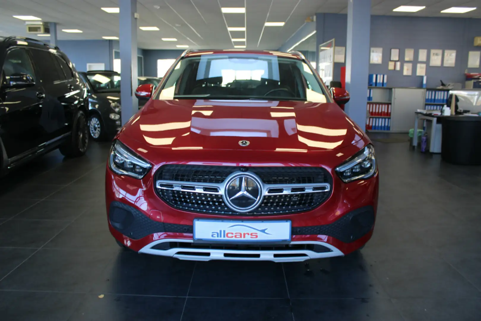 Mercedes-Benz GLA 250 e 8G-DCT Style Rot - 2