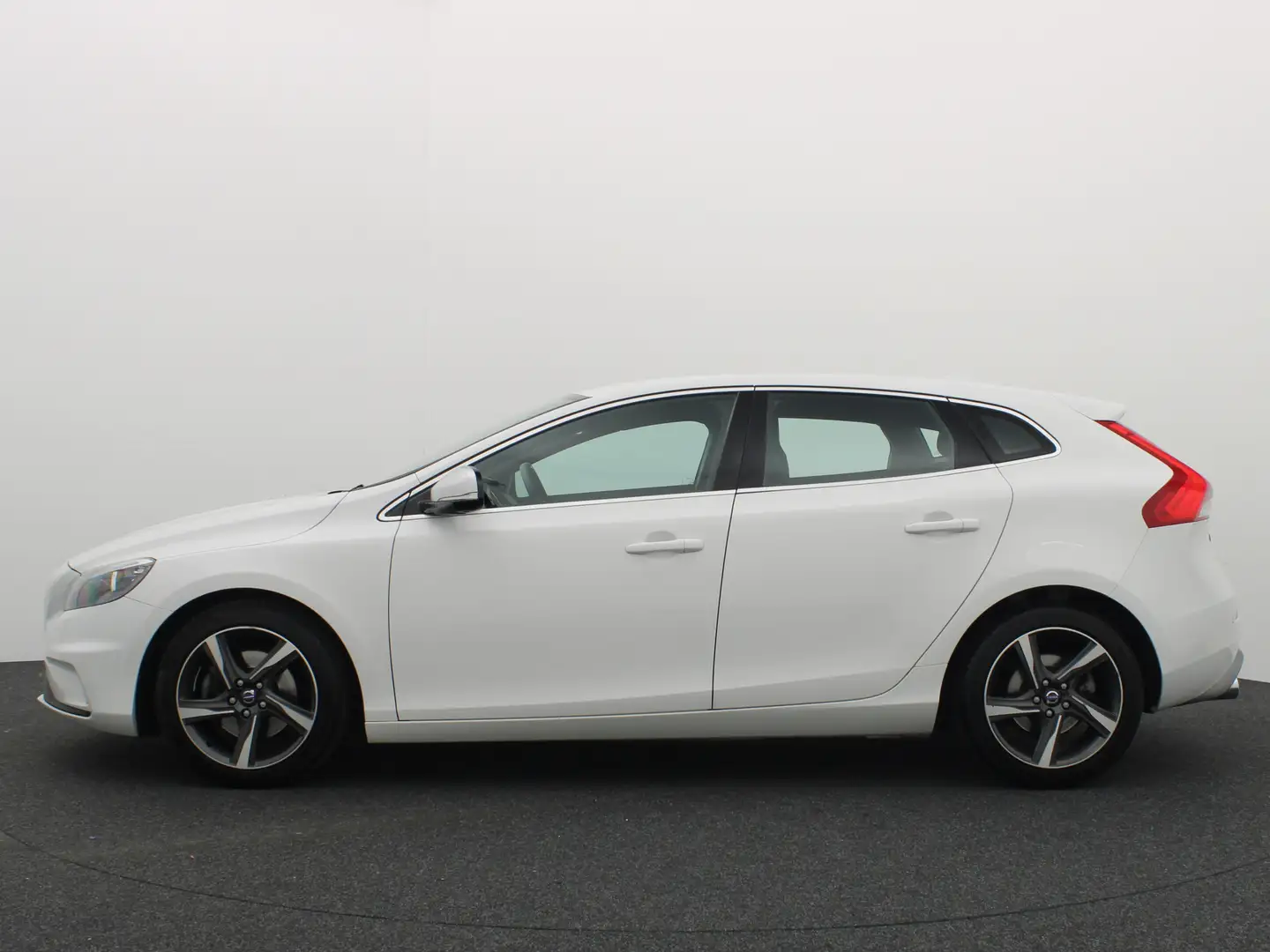 Volvo V40 1.6 T2 R-Design TREKHAAK / NWE D-RIEM / NAVI / CLI Biały - 2