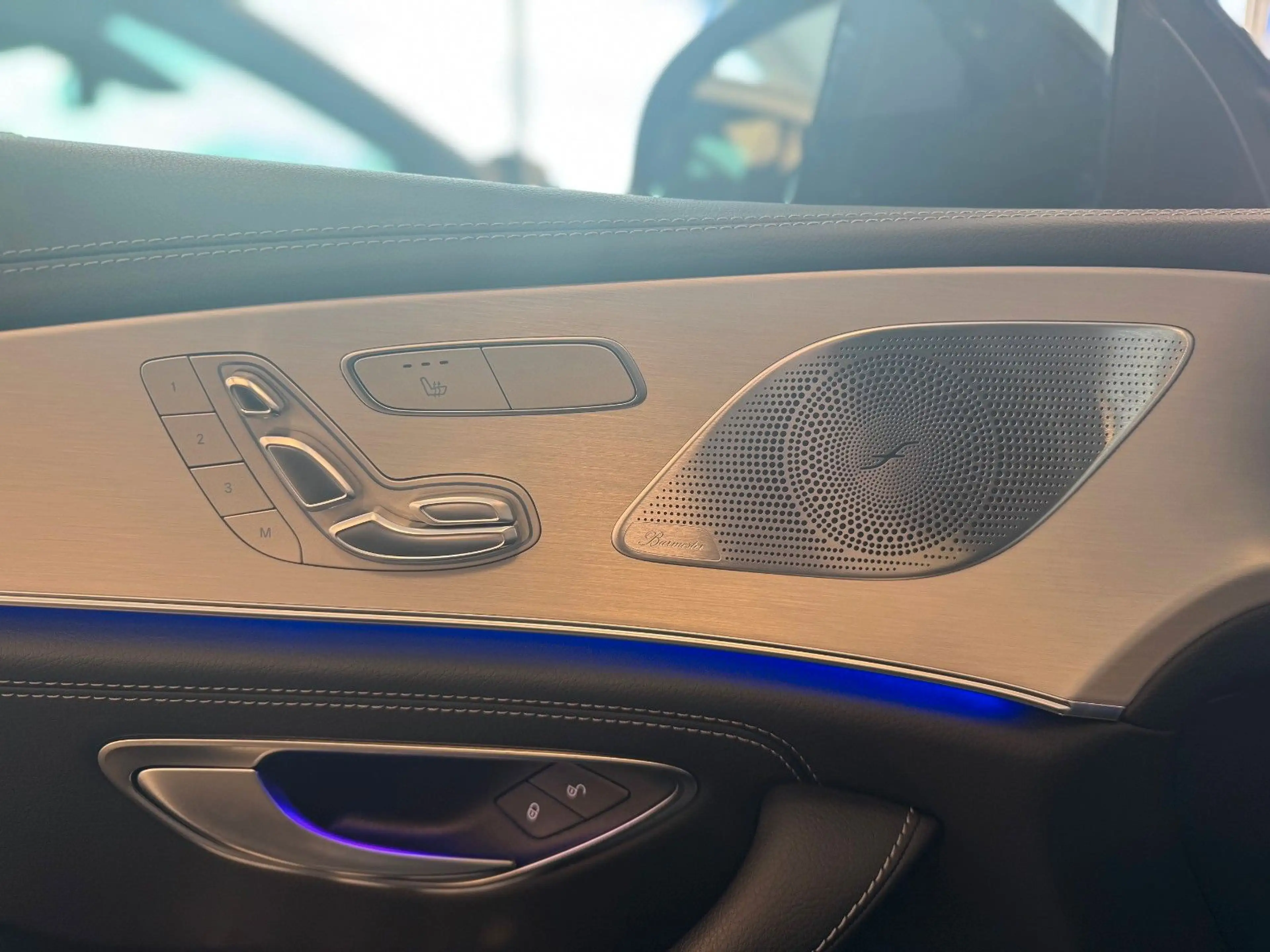 Mercedes-Benz CLS 400 d 4M AMG Distr. SHD RFK LED CarPlay — photo 11