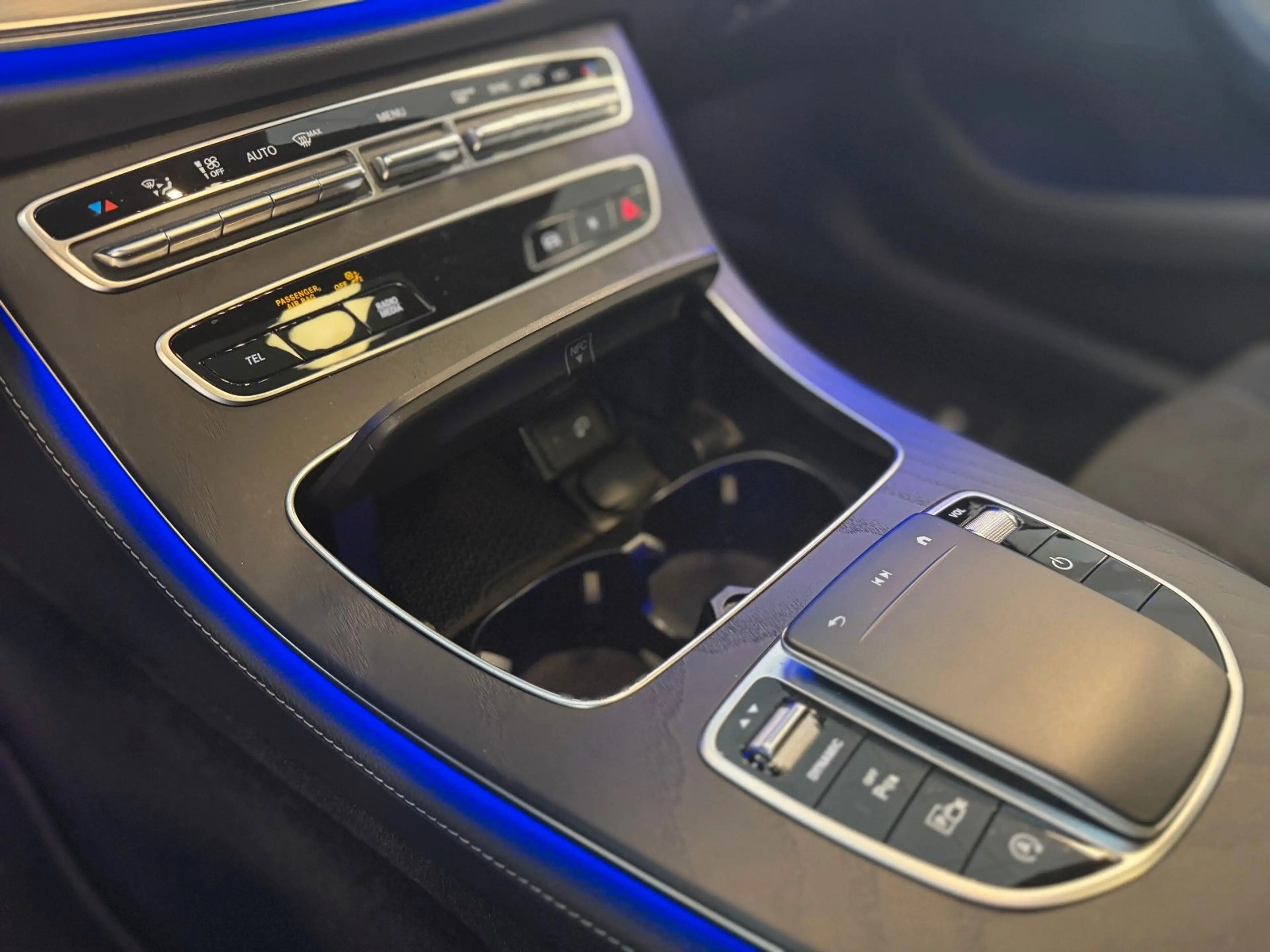 Mercedes-Benz CLS 400 d 4M AMG Distr. SHD RFK LED CarPlay — photo 18