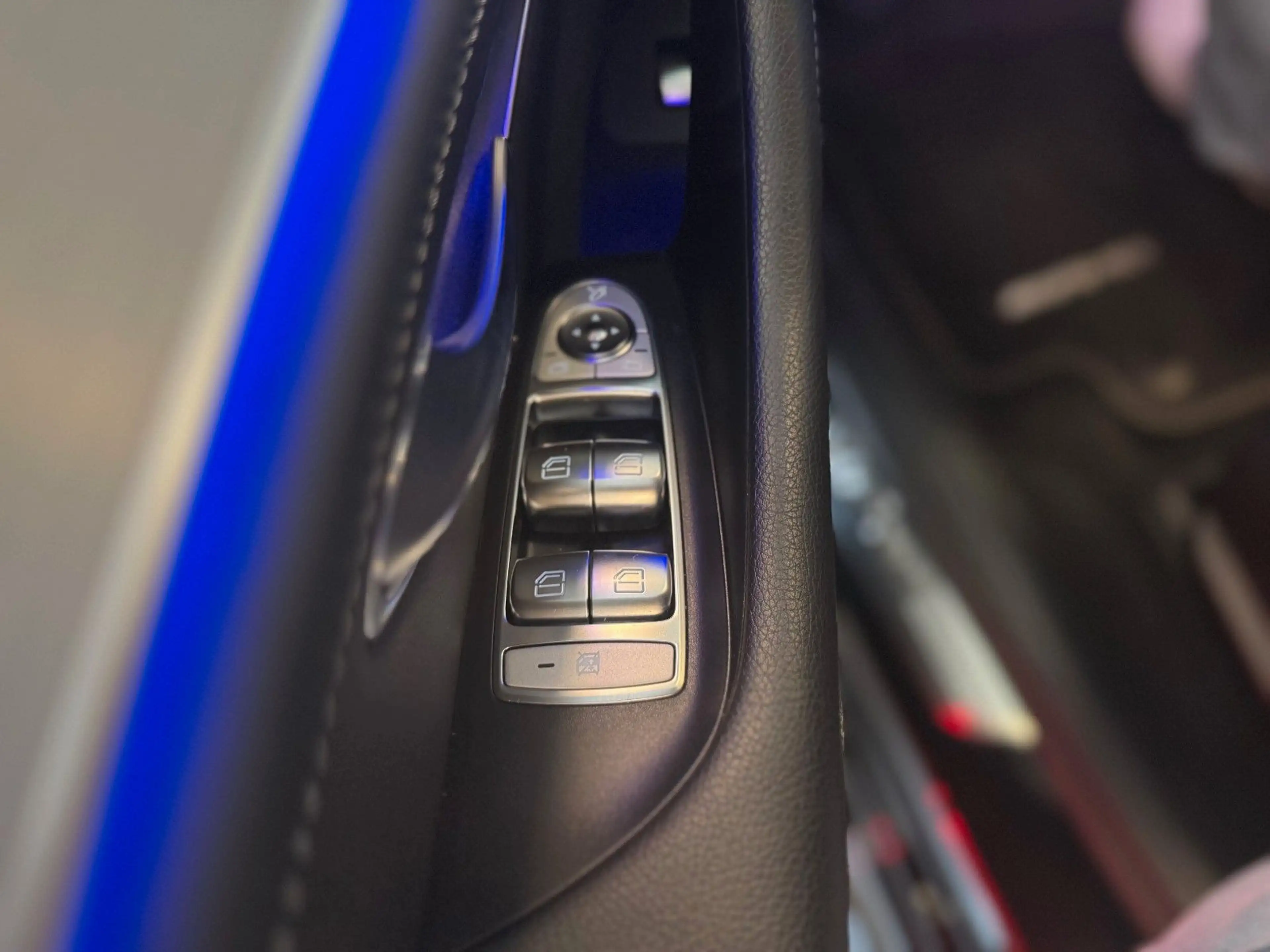 Mercedes-Benz CLS 400 d 4M AMG Distr. SHD RFK LED CarPlay — photo 12