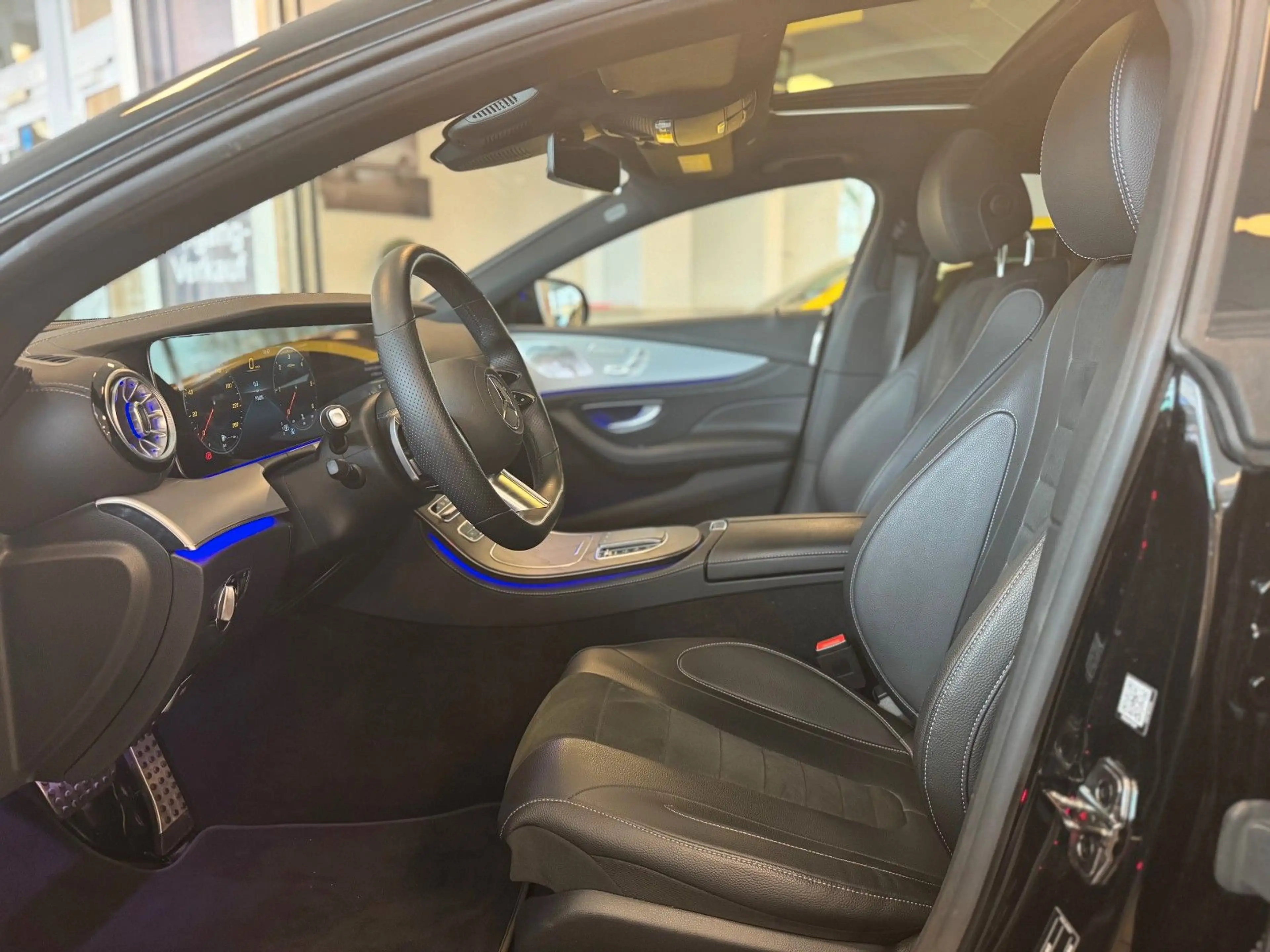 Mercedes-Benz CLS 400 d 4M AMG Distr. SHD RFK LED CarPlay — photo 7