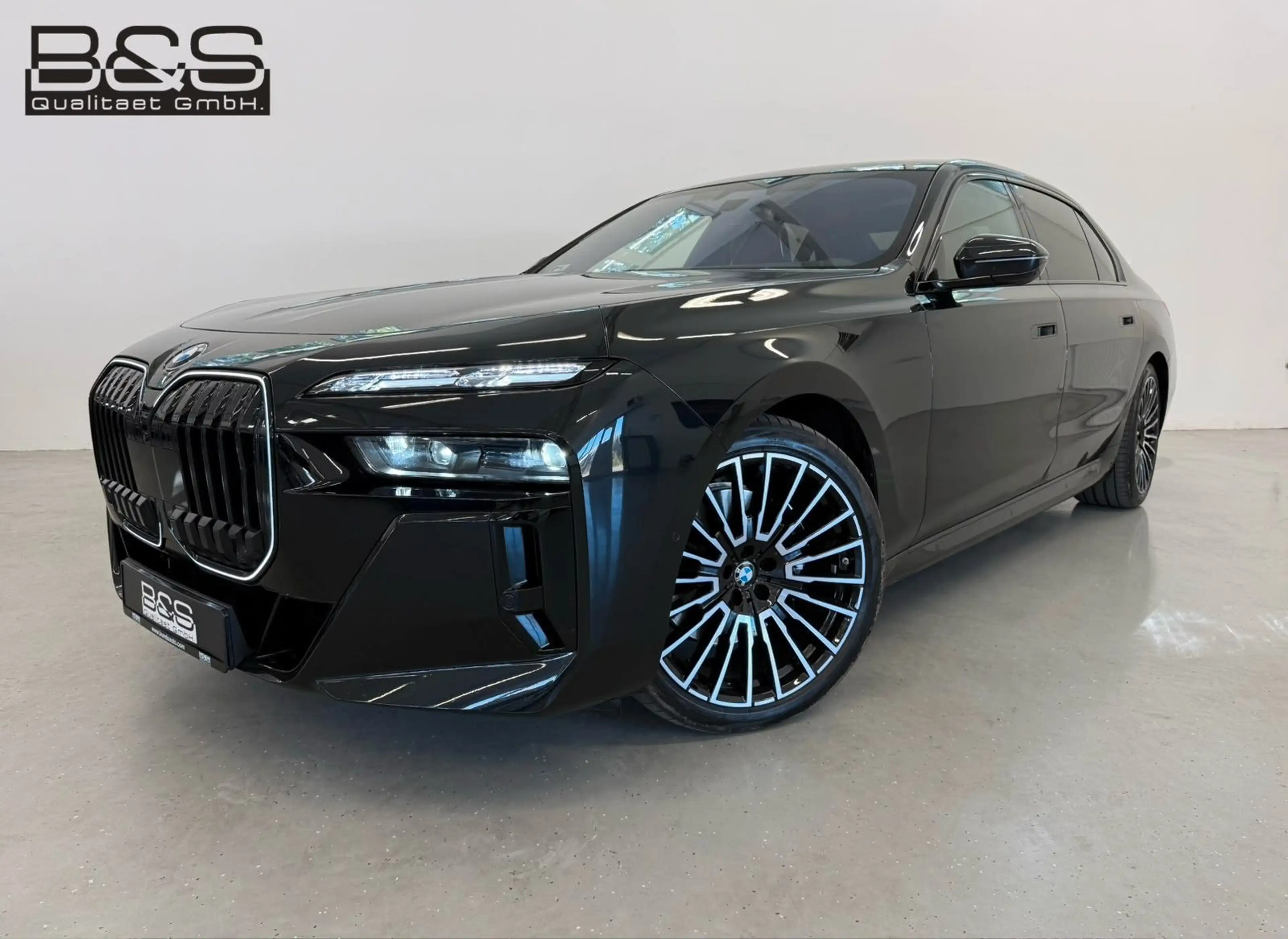BMW 740 d xDrive M Sport,VOLLAUSST,MWST AUSW,UNFALLFR — photo 2