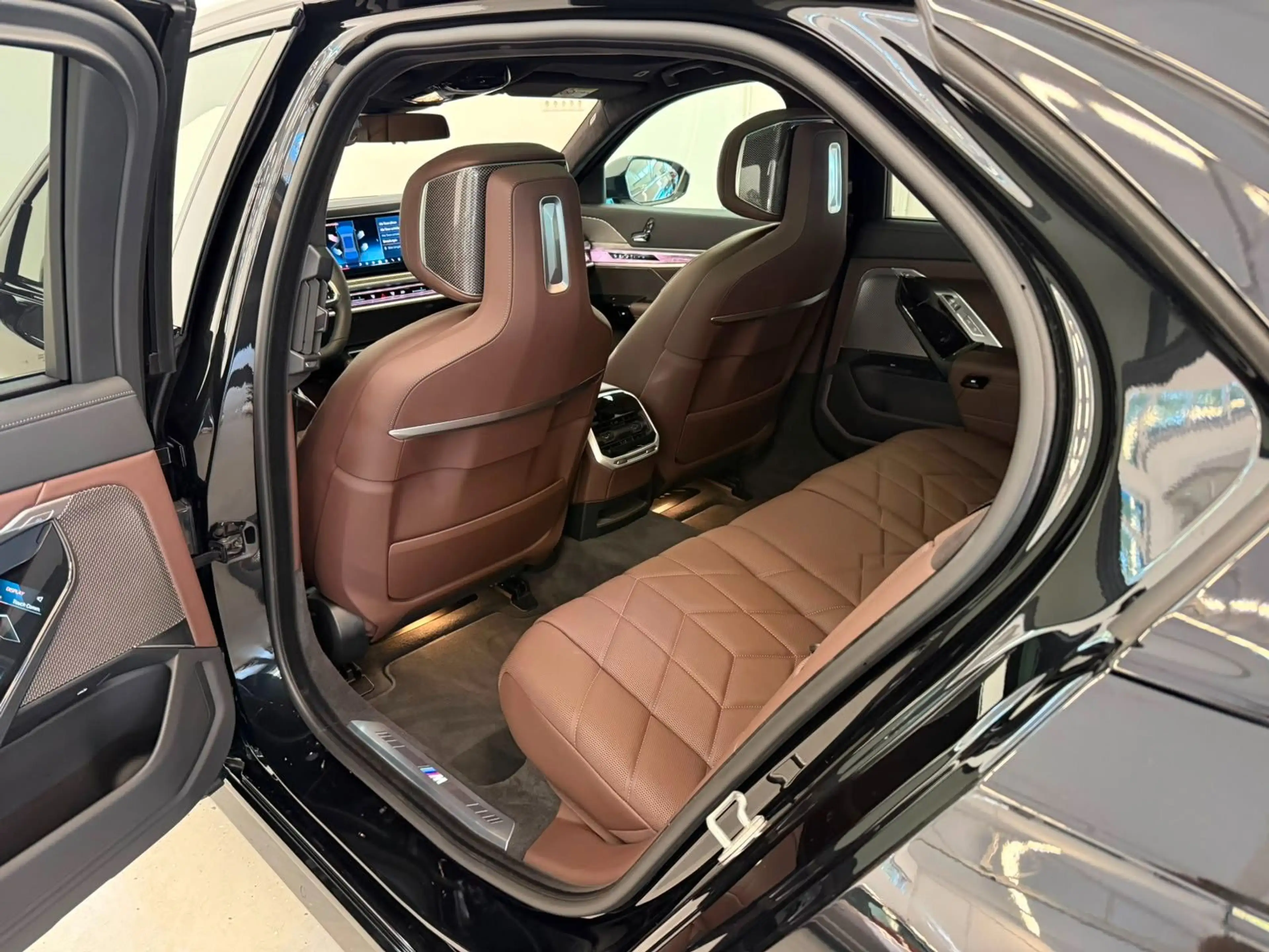 BMW 740 d xDrive M Sport,VOLLAUSST,MWST AUSW,UNFALLFR — photo 12