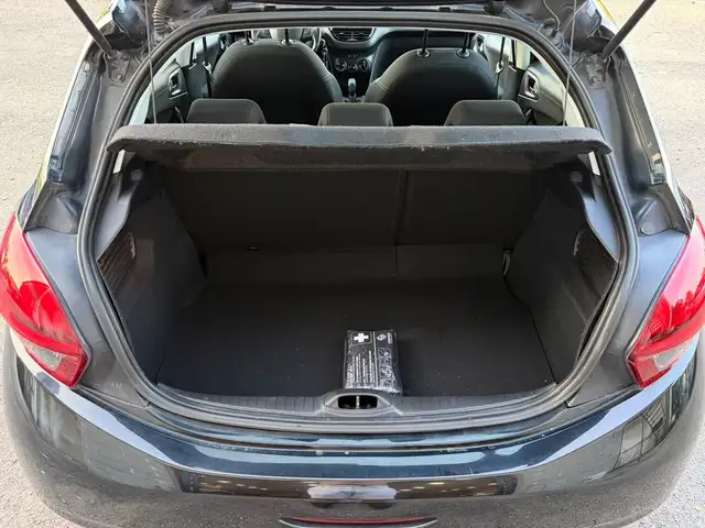 Peugeot 208 view 7