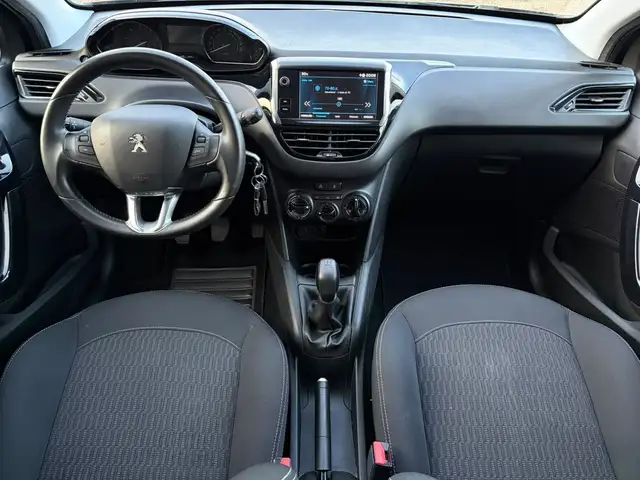 Peugeot 208 view 8