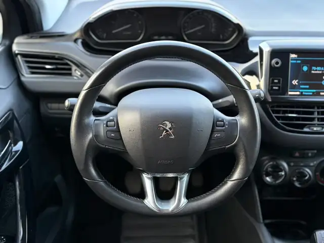 Peugeot 208 view 9