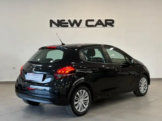 Peugeot 208 view 4