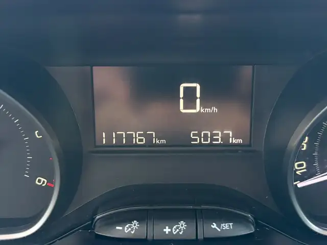 Peugeot 208 view 10