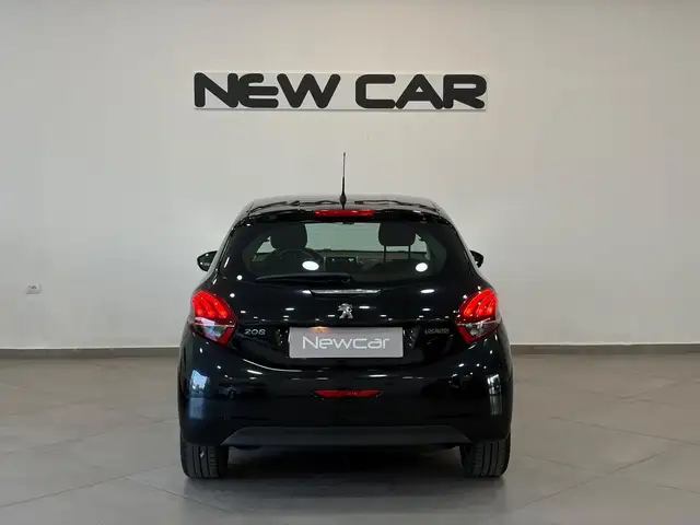 Peugeot 208 view 5