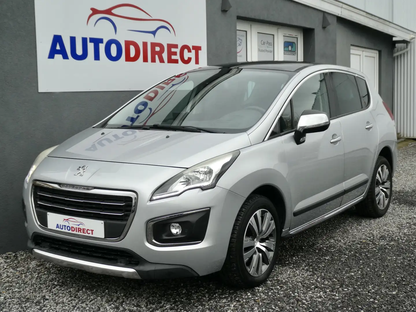 Peugeot 3008 1.6i Allure Cuir, Pano, Airco, Airco, Navi, PDC Grau - 1