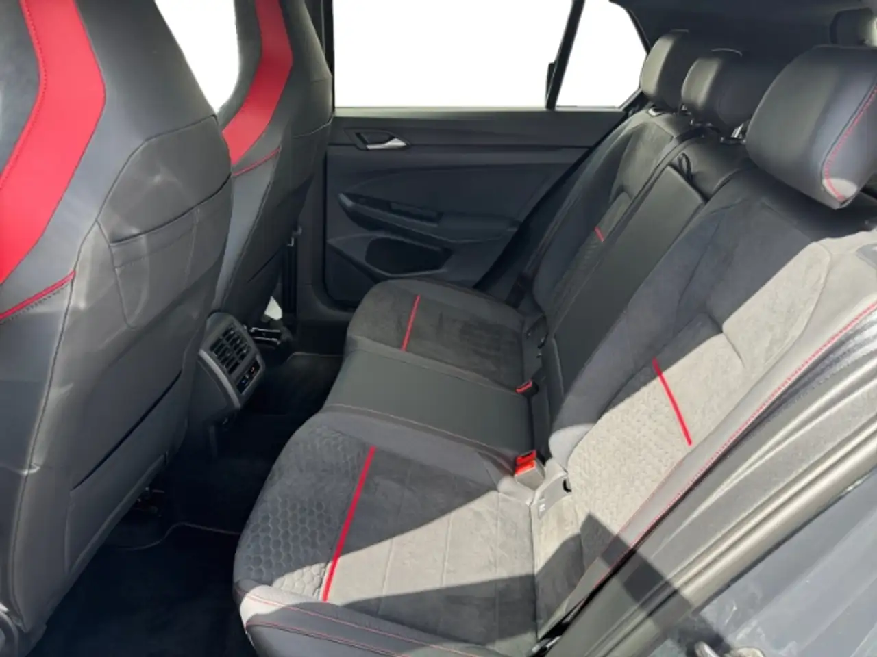 Volkswagen Golf VIII 2.0 TSI Clubsport DSG LED+ NAVI LM19'' APP-CO 18