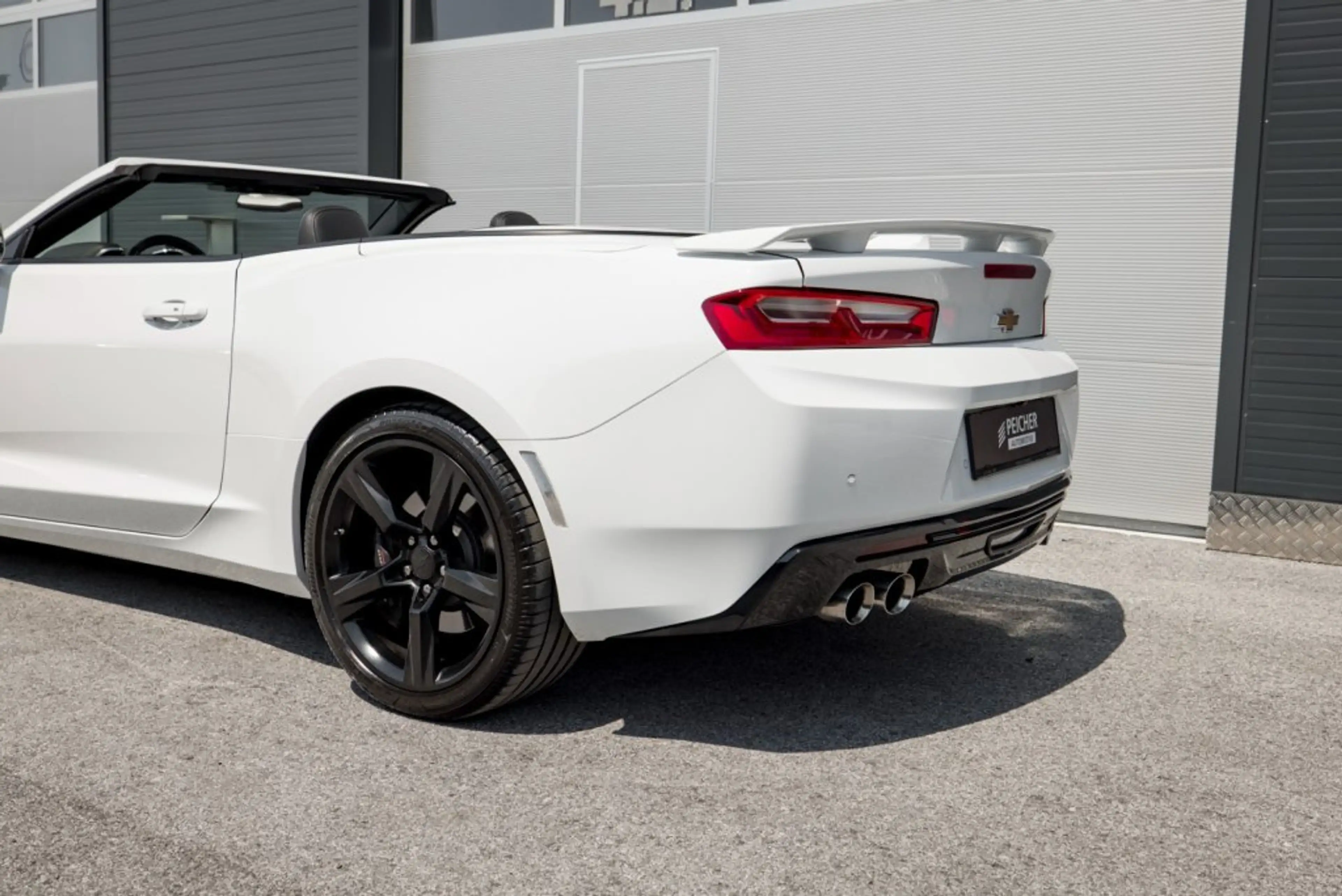 Chevrolet Camaro 2SS Convertible 6,2 L V8 AT RWD — photo 13