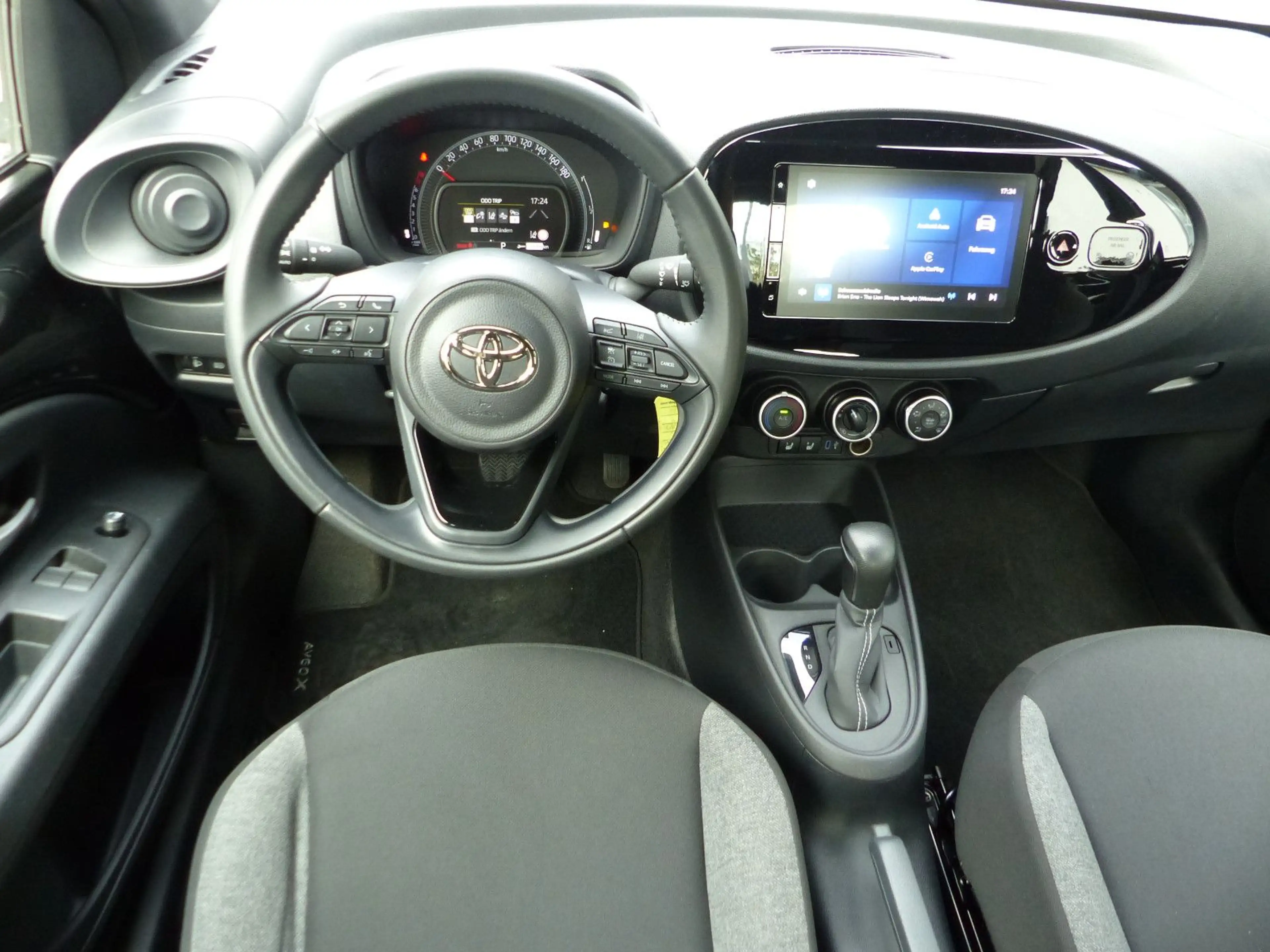 Toyota Aygo X Automatik Business Kamera CarPlay Sitzhzg — photo 7