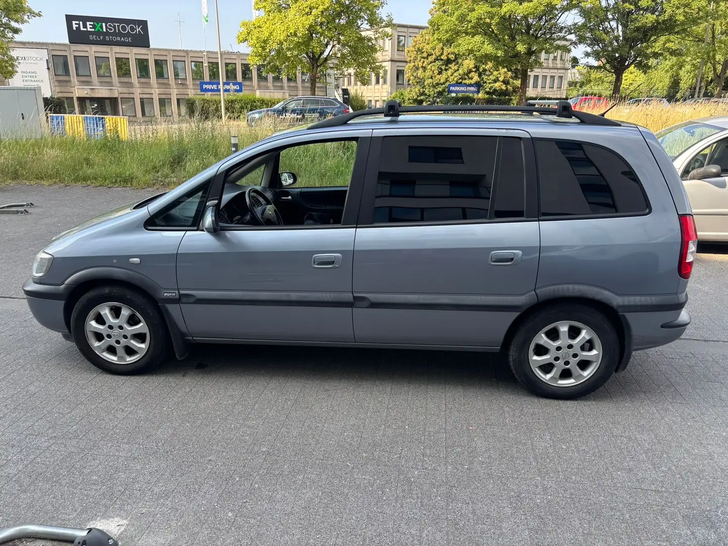 Opel Zafira 1.6i XEL 16v Elegance 7 PL. Grijs - 2