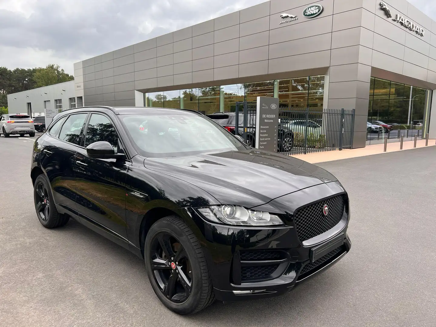 Jaguar F-Pace 2.0 D180 Noir - 1