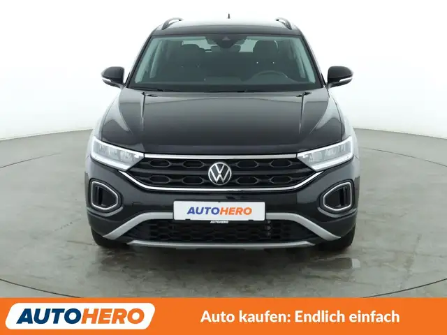 Volkswagen T-Roc view 9