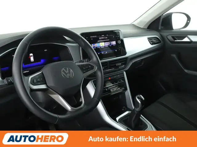 Volkswagen T-Roc view 11