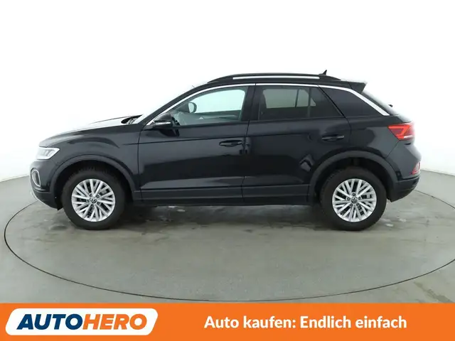 Volkswagen T-Roc view 3