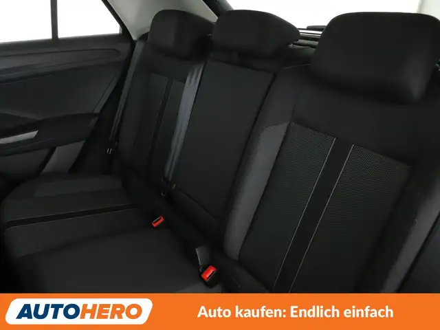 Volkswagen T-Roc view 14