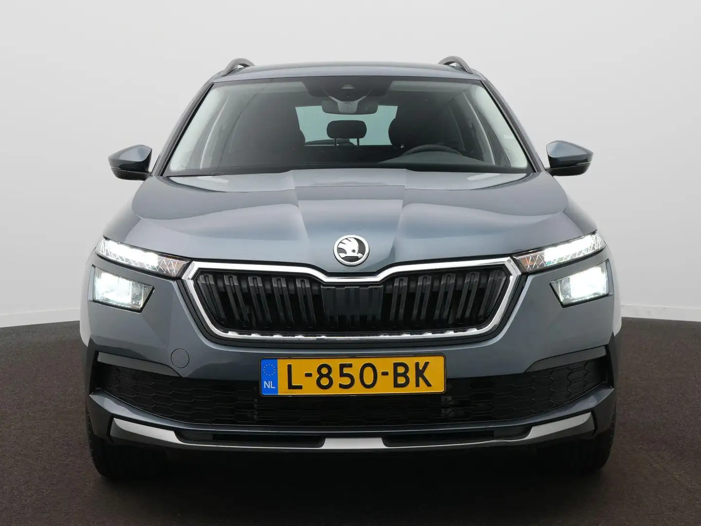 Skoda Kamiq 1.0 TSI Ambition / Trekhaak / Clima / Sensoren Ach Grijs - 2