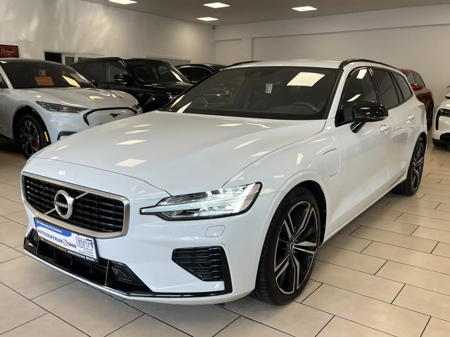 Volvo V60 R-Design*Plug-In*AWD*Leder*ACC*SHZ*Navi*Rcam Weiß - 1