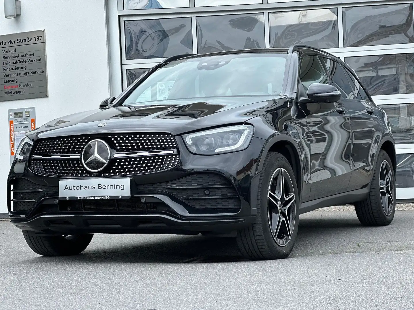 Mercedes-Benz GLC 300 GLC300 DE 4MATIC AMG LINE NIGHT PAKET Black - 2