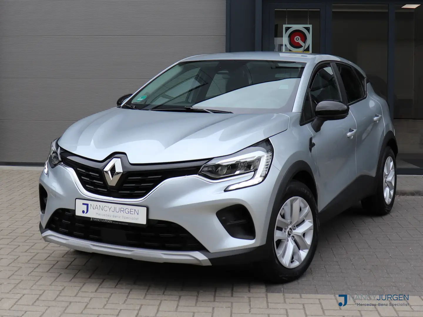 Renault Captur 1.6 E-Tech full hybrid 145 evolution Gris - 1