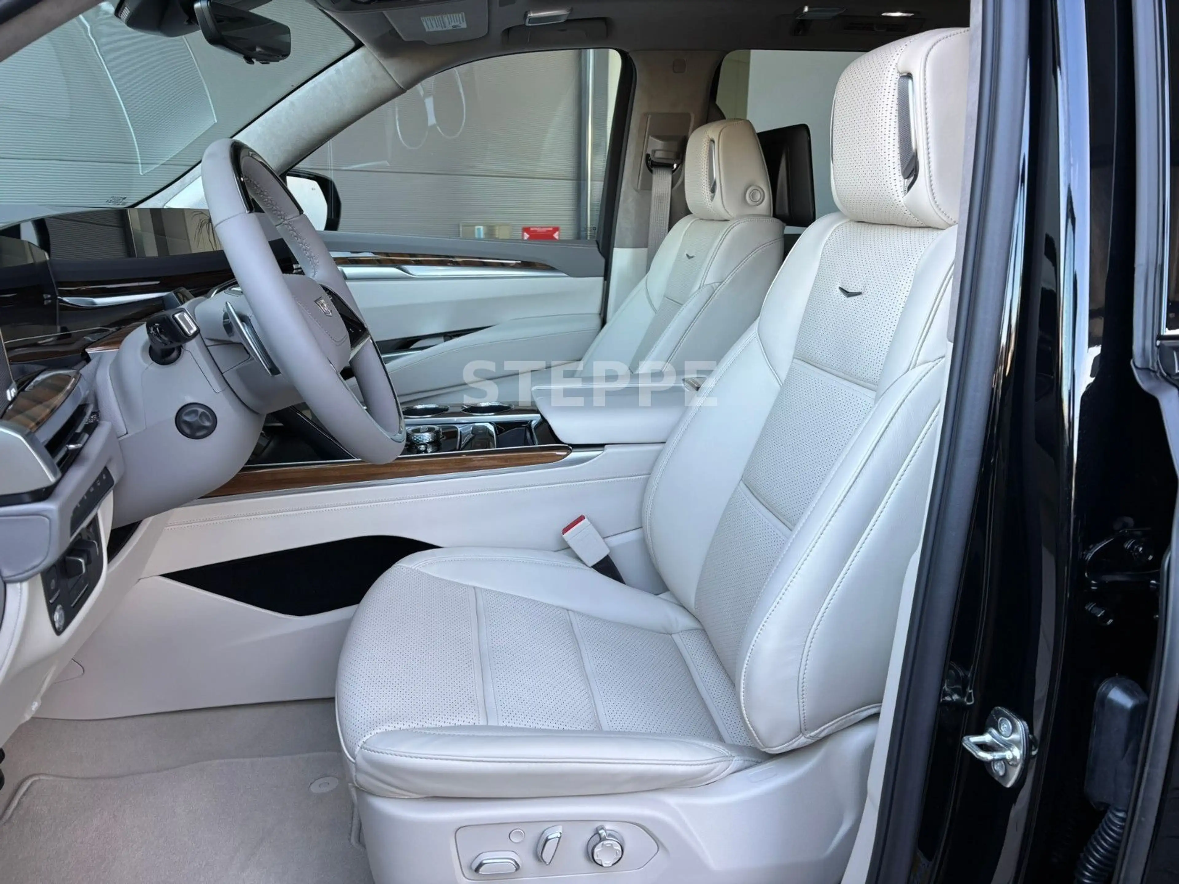 Cadillac Escalade FACELIFT MY26 6.2 V8 Platinum Luxury24" — photo 5