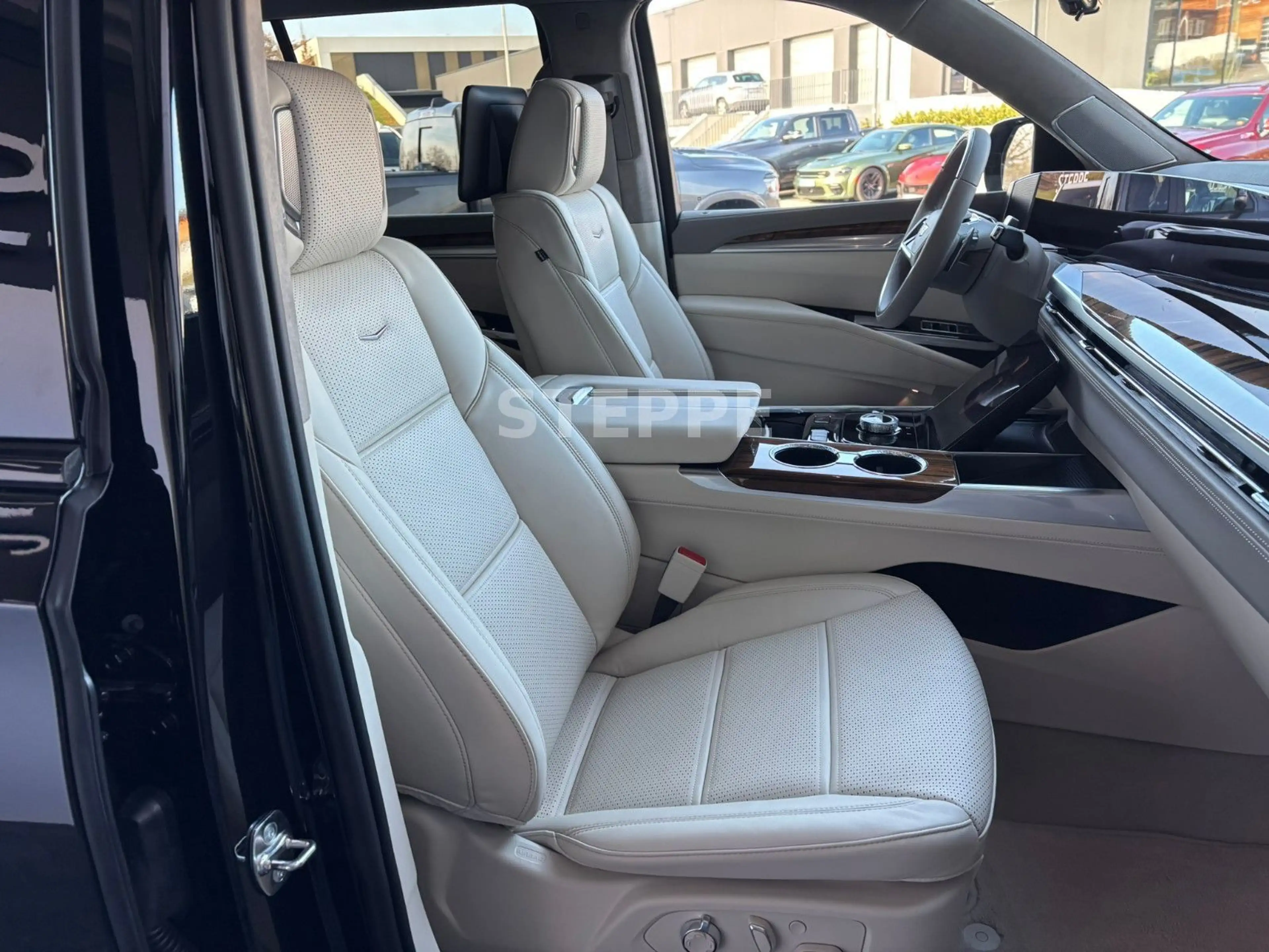 Cadillac Escalade FACELIFT MY26 6.2 V8 Platinum Luxury24" — photo 7
