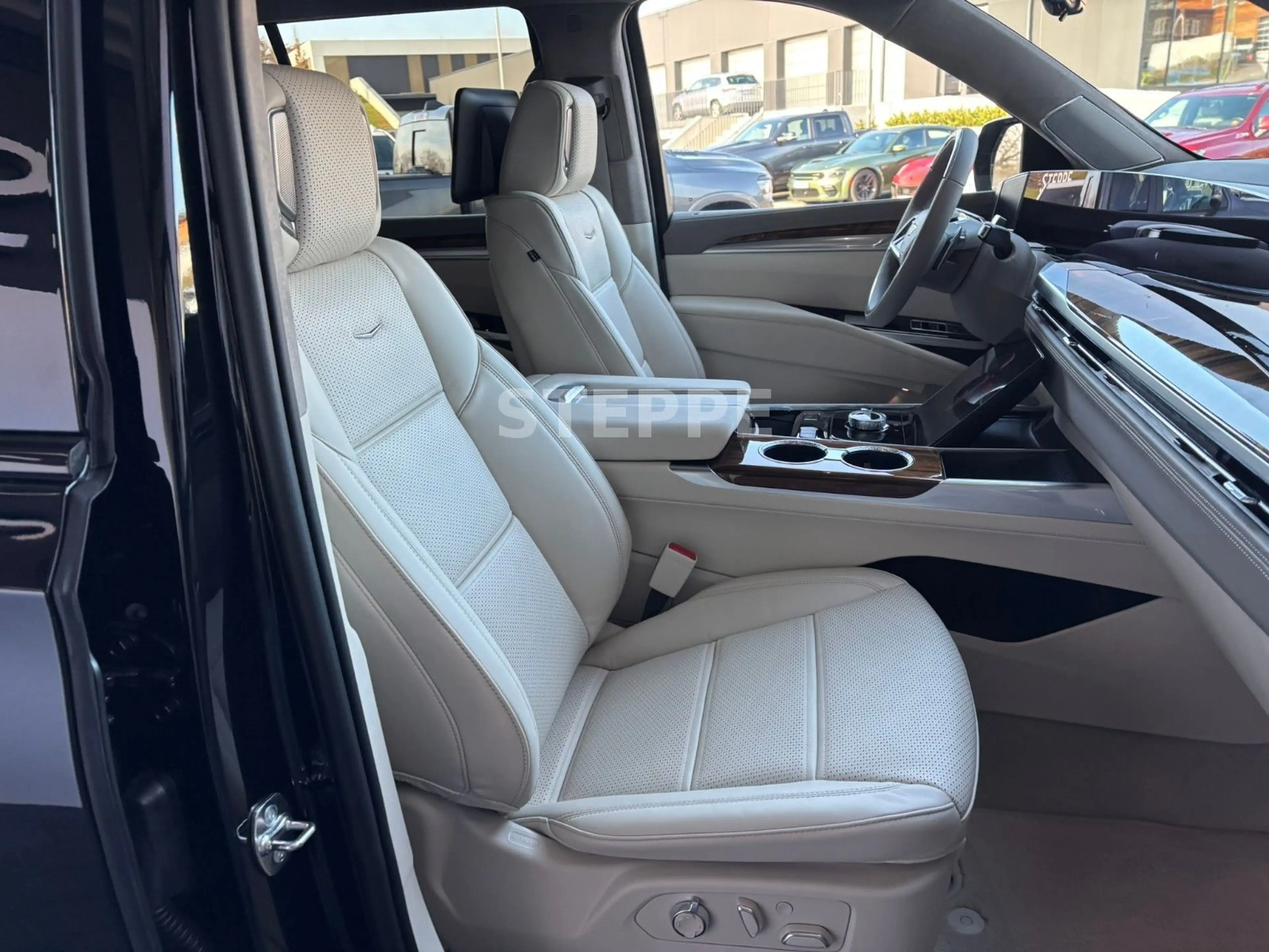 Cadillac Escalade FACELIFT MY26 6.2 V8 Platinum Luxury24" — photo 8