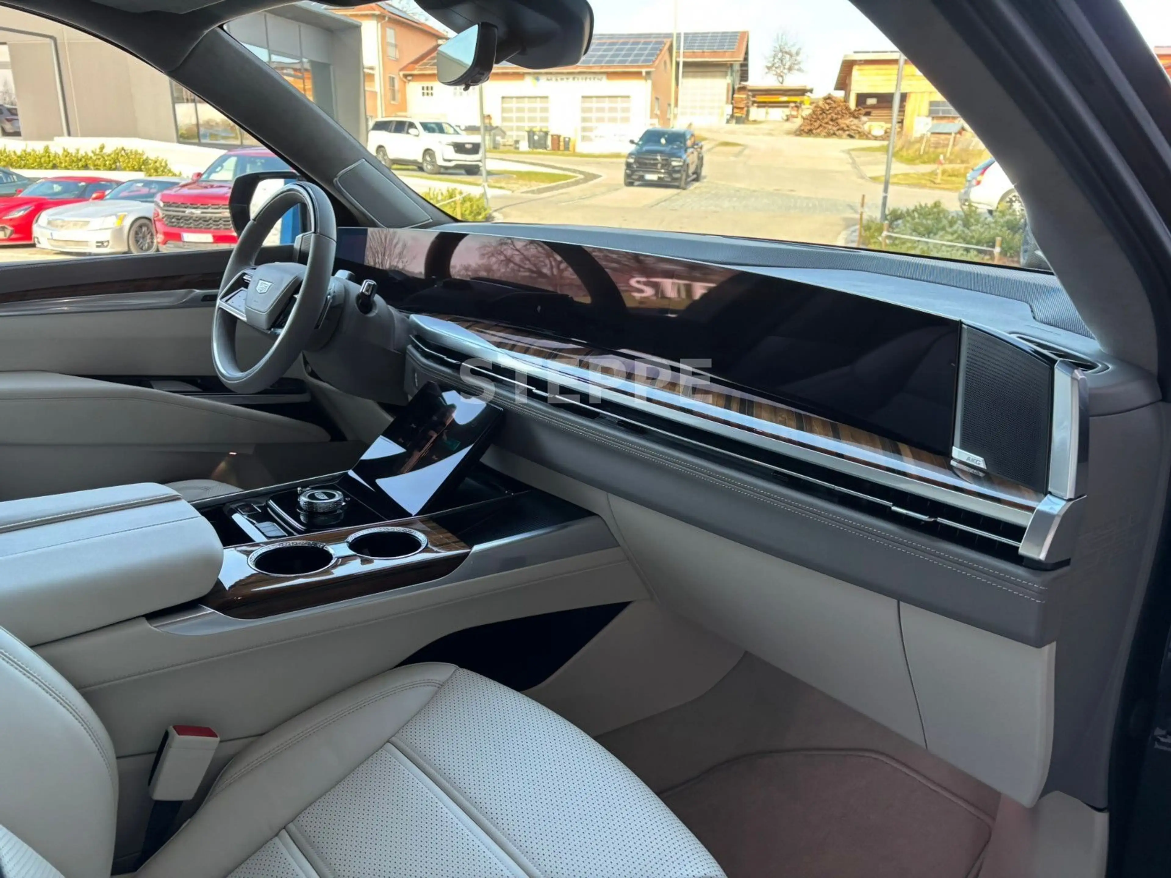 Cadillac Escalade FACELIFT MY26 6.2 V8 Platinum Luxury24" — photo 6