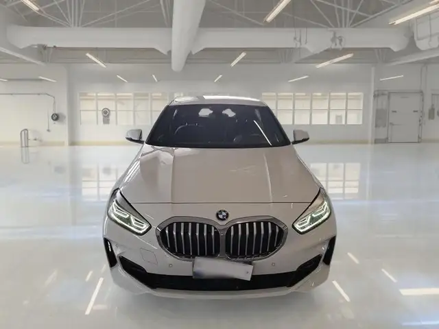 BMW 1 Series view 2
