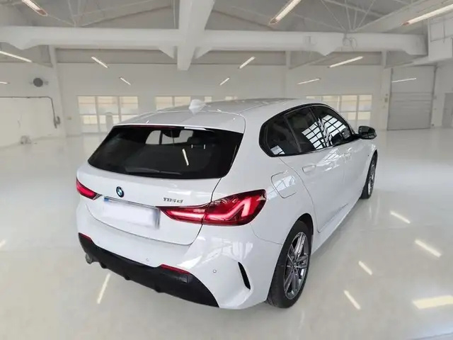 BMW 1 Series view 4