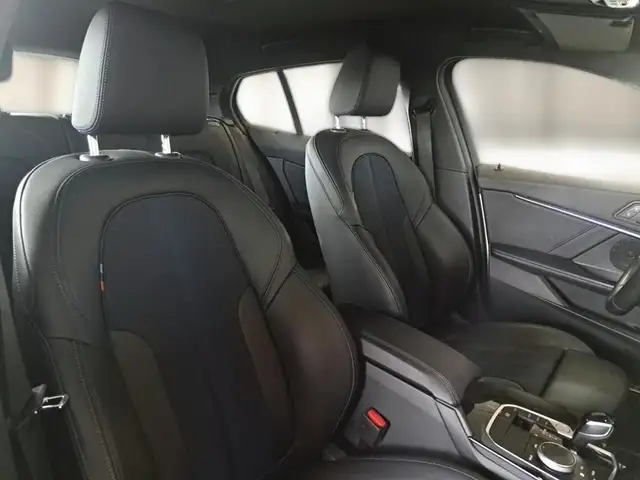 BMW 1 Series view 10
