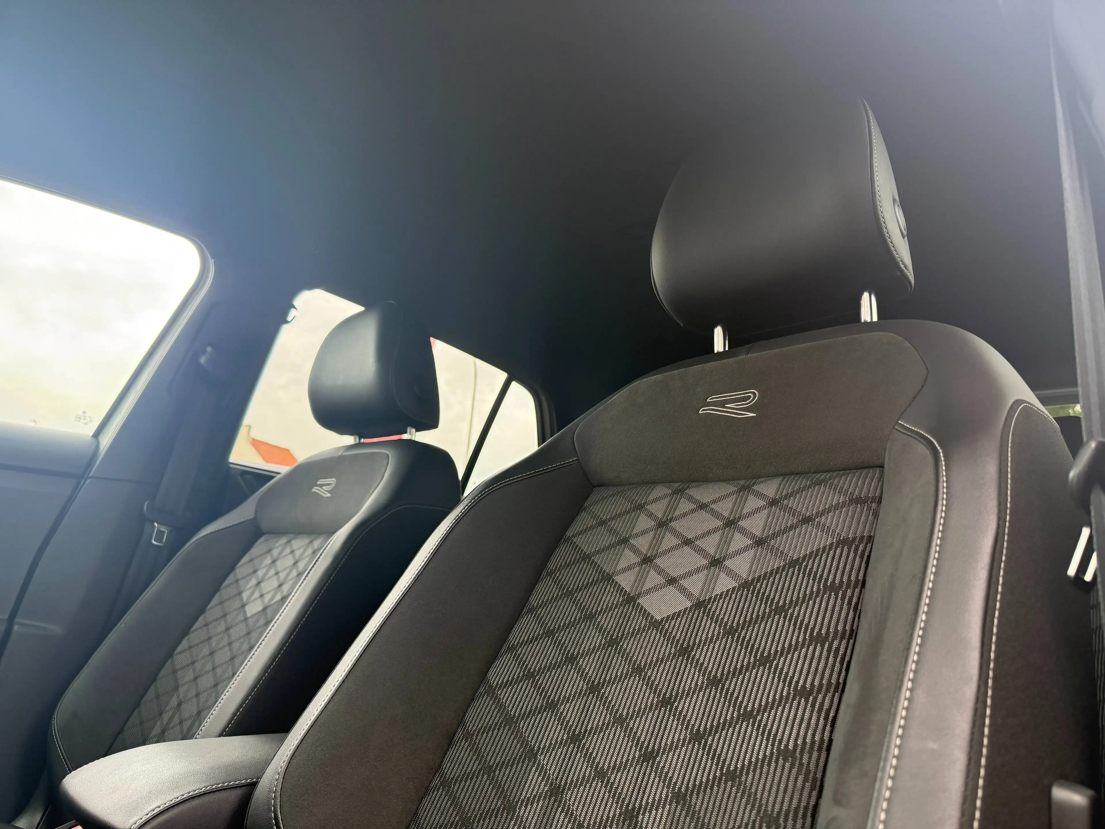 Volkswagen T-Cross R-Line / SFEERVERLICHTING / ZETELVERWARMING / CARPLAY / — photo 14