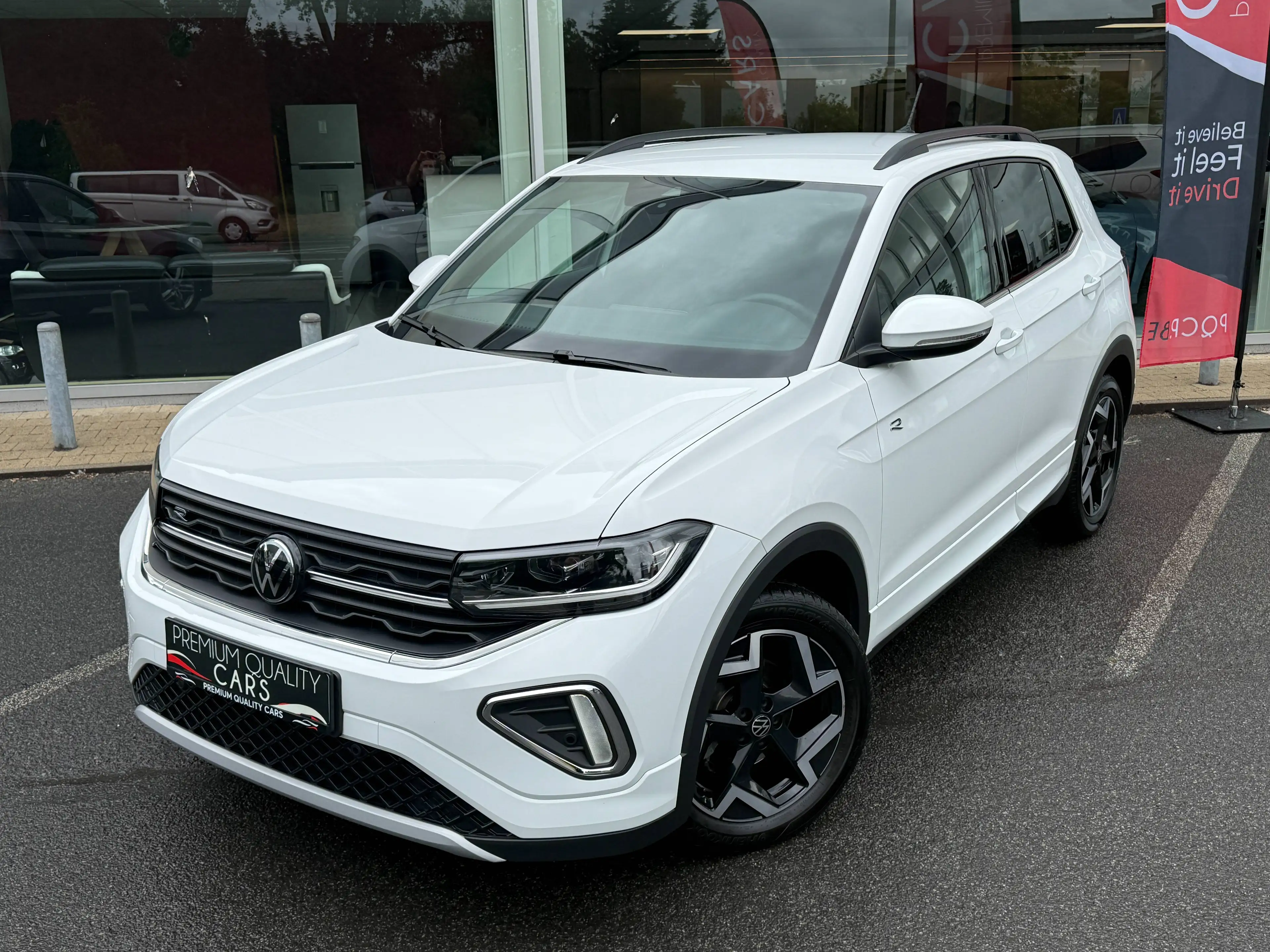 Volkswagen T-Cross R-Line / SFEERVERLICHTING / ZETELVERWARMING / CARPLAY /