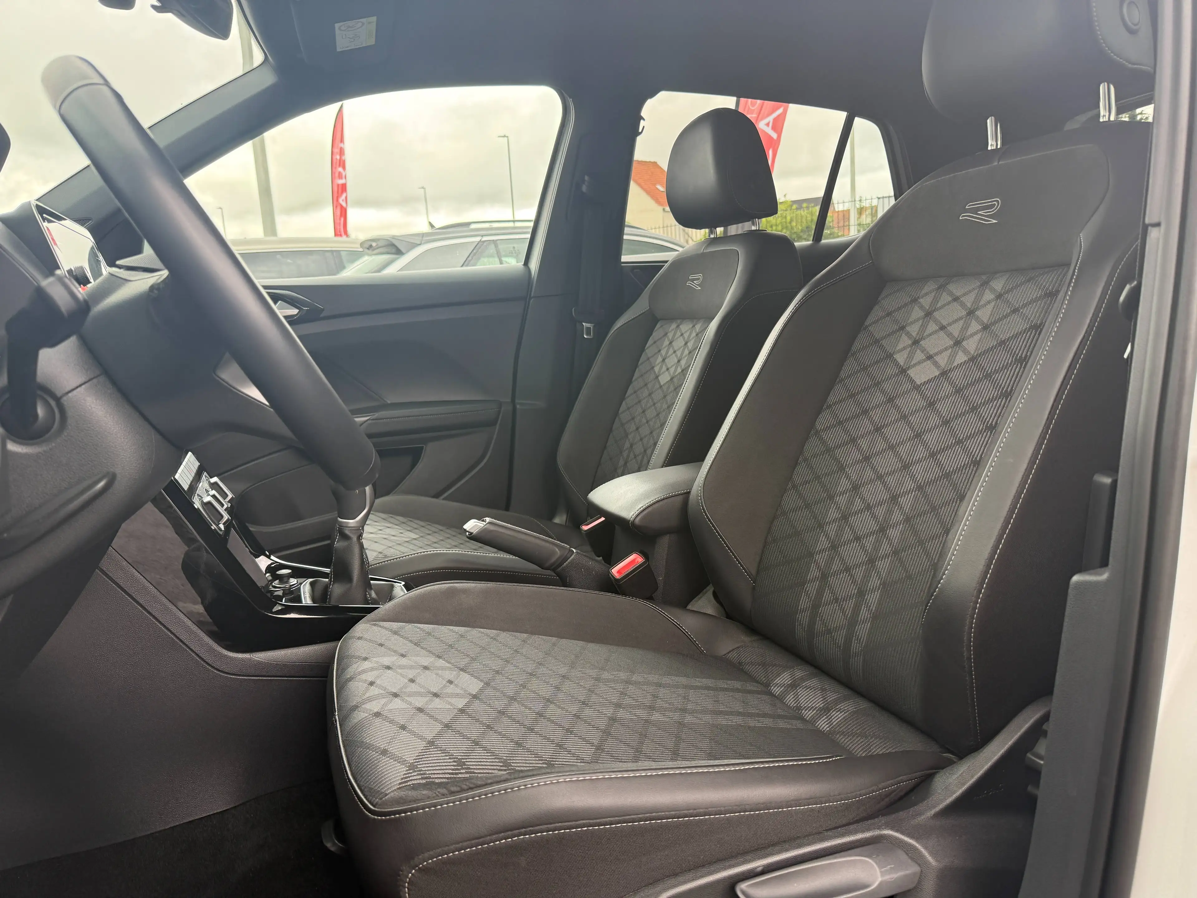 Volkswagen T-Cross R-Line / SFEERVERLICHTING / ZETELVERWARMING / CARPLAY / — photo 13