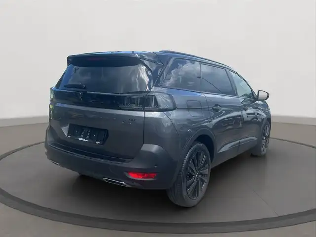 Peugeot 5008 view 5