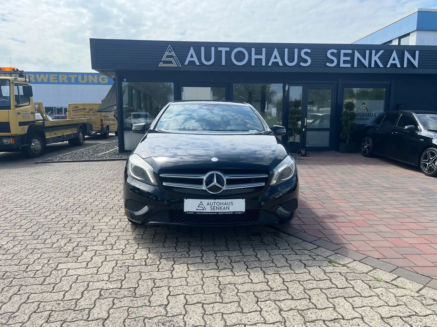 Mercedes-Benz A 200 CGI BlueEfficiency*NAVI*TEILLEDER*BI-XENON Noir - 2
